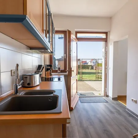 Haus 4 Jahreszeiten- Fruehling Mit Terrasse, Bio-kamin Und 2 Schlafzimmer Karlshagen